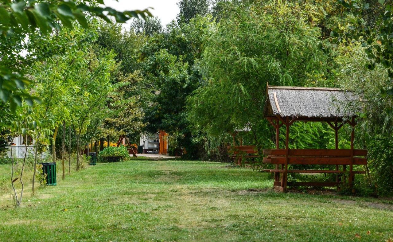 Antal-Tavi Fogado Es Horgaszparadicsom Szentes Exterior foto