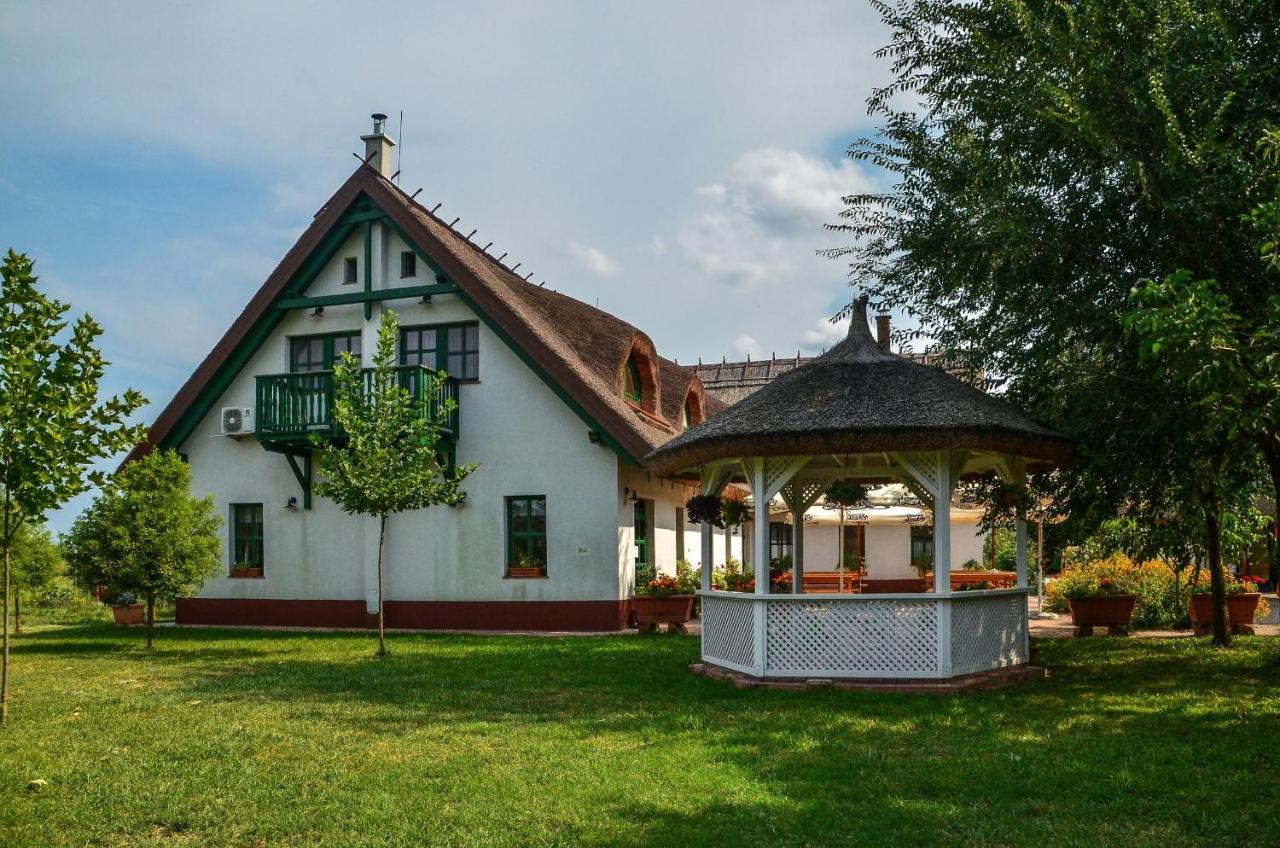 Antal-Tavi Fogado Es Horgaszparadicsom Szentes Exterior foto